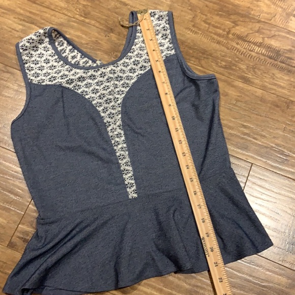 Paper crane peplum waist with lace details - Picture 6 of 9